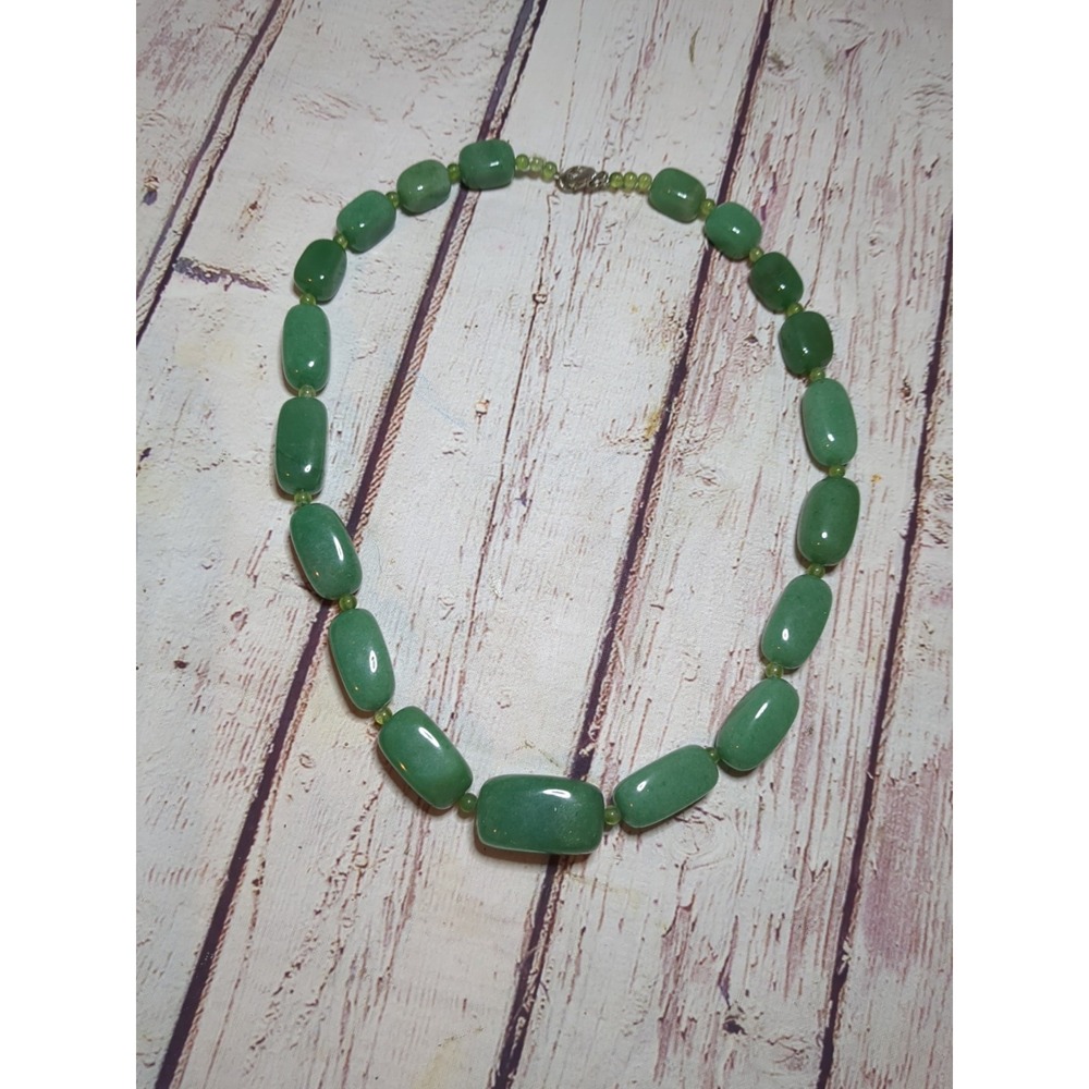 Vintage‎ Aventurine Green Stone Necklace 19" Beautiful